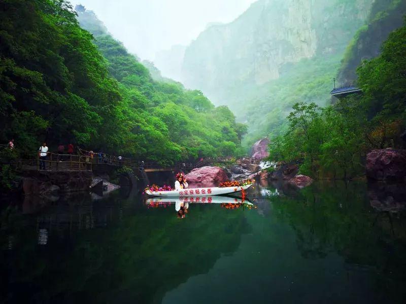 浙江人民的热情是最好的回礼!新疆“暖羊羊”现身武林夜市 助阵家乡美食